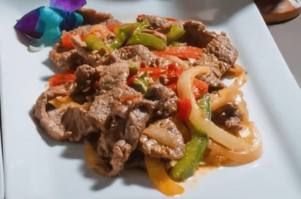 Mofongo De Bistec Encebollado / Steak with Onions Mofongo.