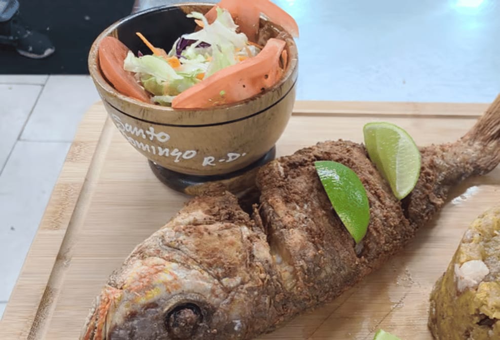 Pescado Rojo Frito / Fried Red Snapper MEDIANO.