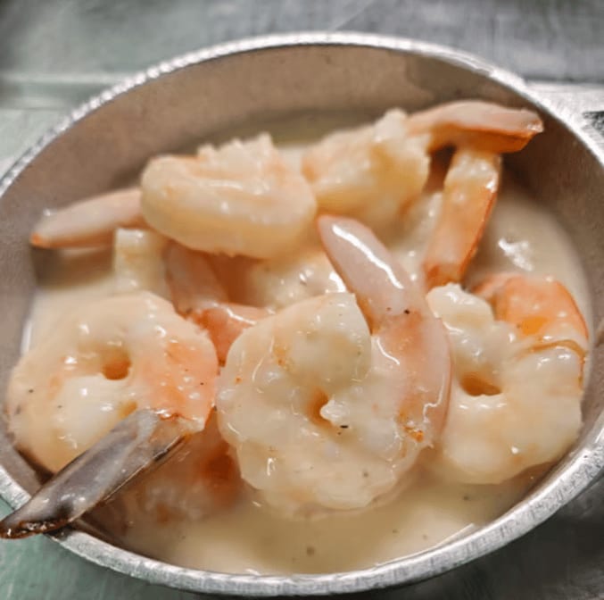Camarones en Salsa Blanca / Shrimp in White Sauce.