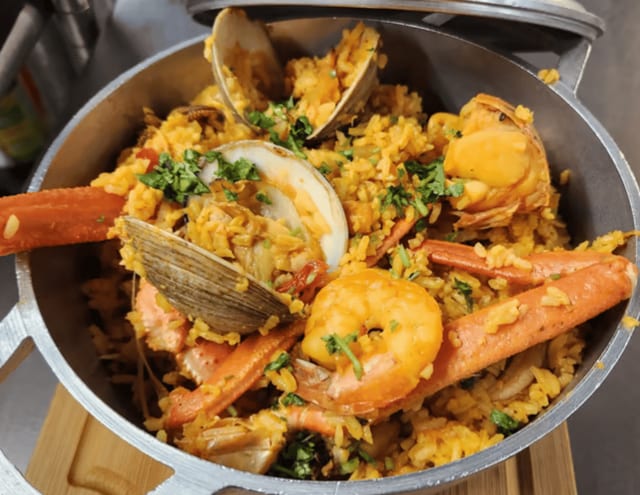 Paella De Mariscos / Seafood Paella.