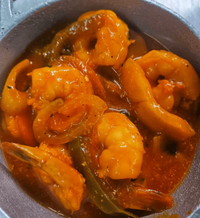 Camarones en Salsa Roja / Shrimp in Red Sauce.