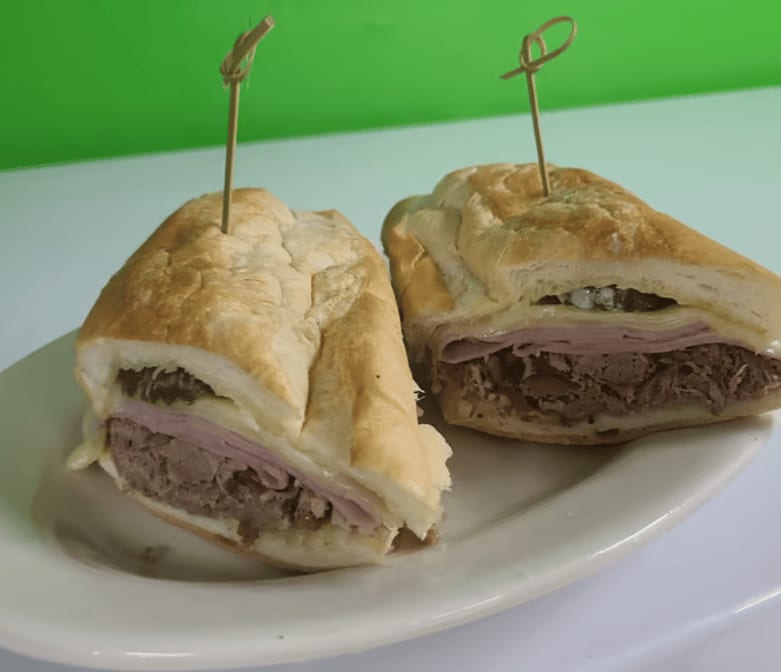 Sándwich Cubano / Cuban Sandwich.