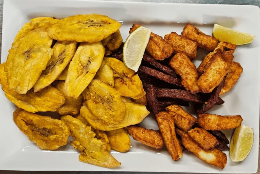 Tostones Con Queso Y Salami / Cheese and Salami Fried Green Plantains.