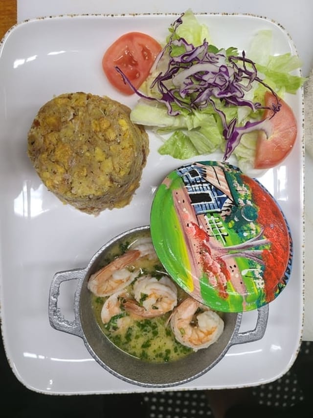 Mofongo De Camarones Al Ajillo / Al Ajillo Shrimp Mofongo.