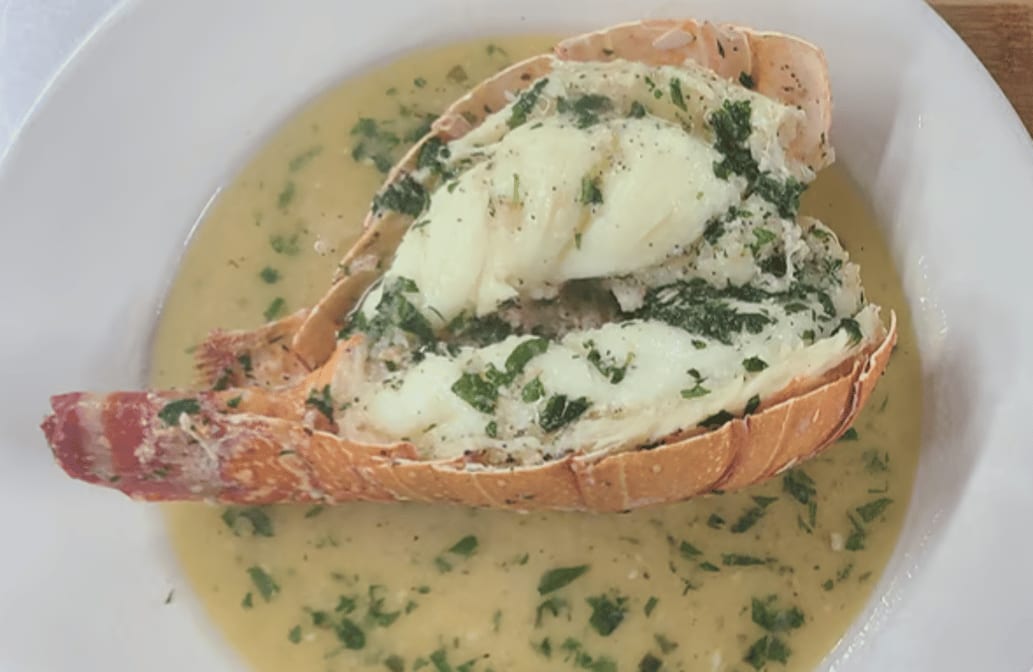 Langosta Al Ajillo / Al Ajillo Lobster.