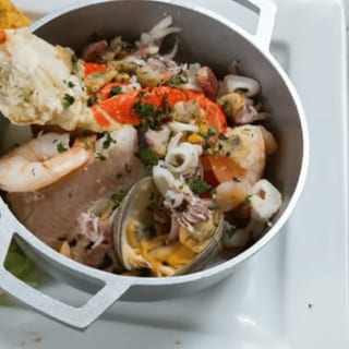 Mariscos Al Ajillo / Al Ajillo Seafood