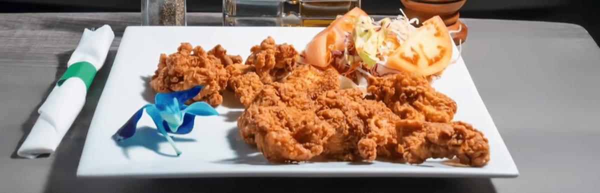 Chicharrón De Pollo Sin Hueso / Boneless Fried Chicken Chunks.